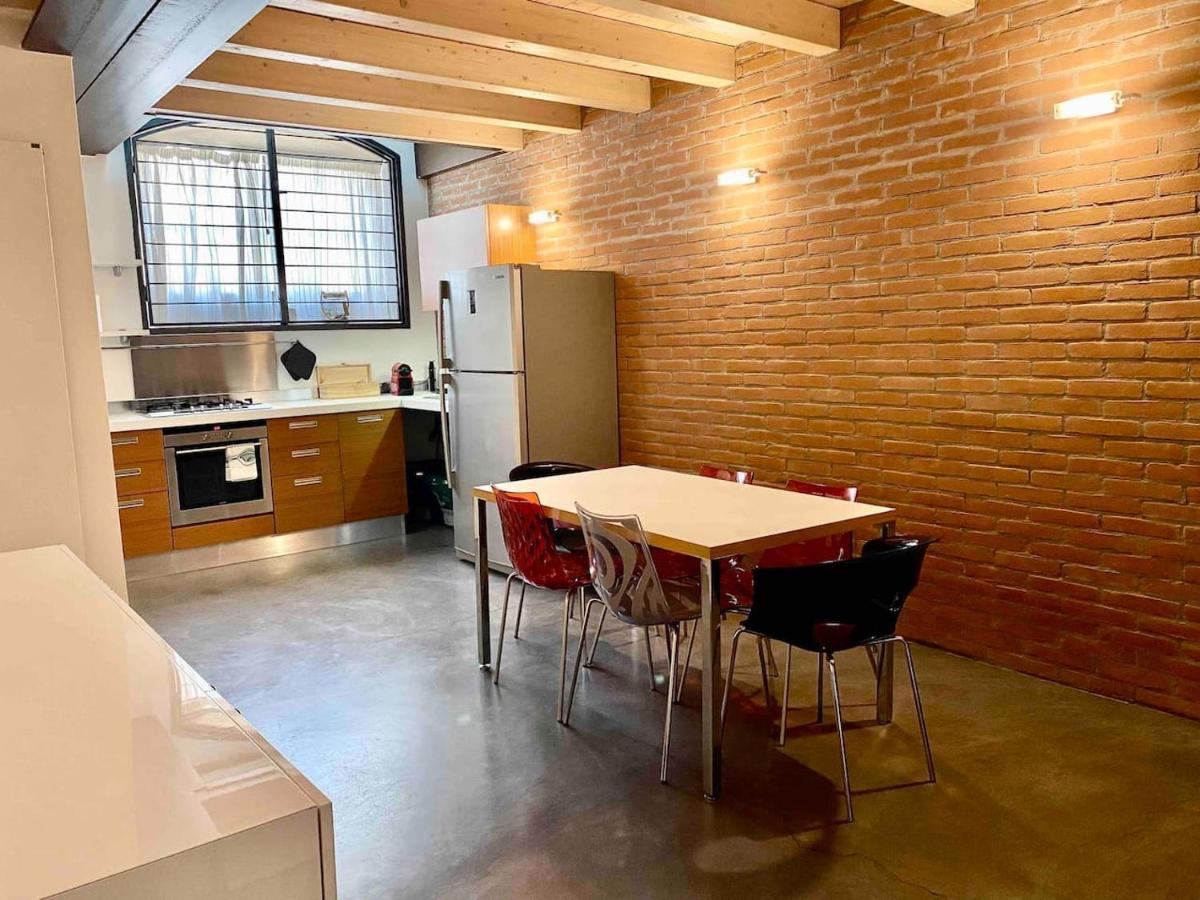 Luxury Industrial Apt Vicino Al Centro Con Garage Bréscia Exterior foto